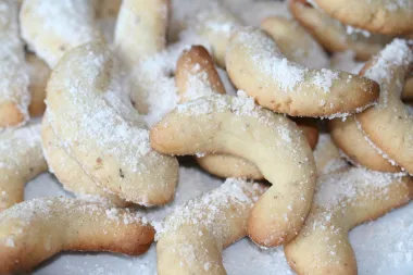 Vanilin kiflice: Recept za omiljeni prhki keksić koji se topi u ustima