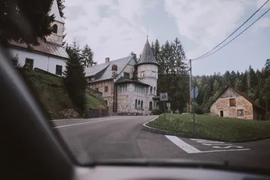 Jesenski izlet? Bajkoviti dvorac pravi je dragulj Gorskog kotara