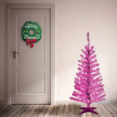 Ove godine zaboravi na bijele i zelene jelke, top izbor su pink i ljubičaste
