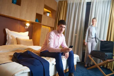 Ti, on i njegova mama: 5 znakova da si u vezi s maminim sinom
