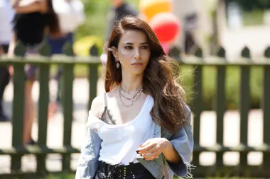 Šarmantna glumica iz TV serije „Gospodin pogrešni“: stvari koje niste znali o Özge Gürel