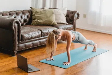 Uz ovih 5 plank vježbi, imat ćeš najravniji trbuh ikad