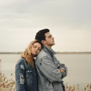 Sumnjaš da tvoj partner i dalje pati za bivšom? Ovi znakovi to otkrivaju