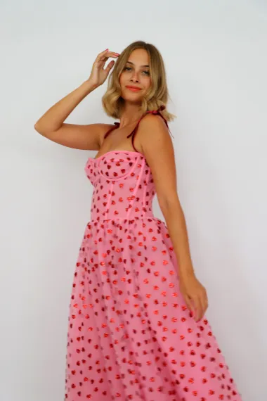 #podrzidomaće: Matea je pokrenula prvi domaći virtualni butik za najam svečanih outfita