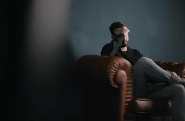 Sumnjaš da tvoj partner i dalje pati za bivšom? Ovi znakovi to otkrivaju