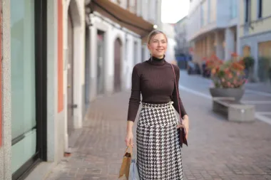 Za elegantan poslovni look, midi suknja uvijek je 'in'
