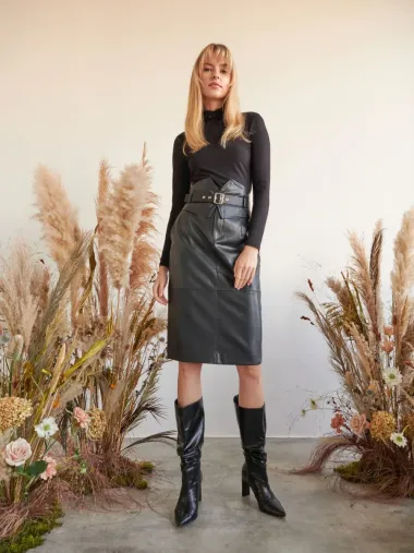 Za elegantan poslovni look, midi suknja uvijek je 'in'