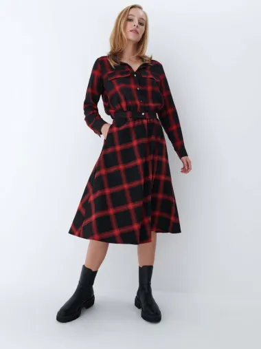 Za elegantan poslovni look, midi suknja uvijek je 'in'