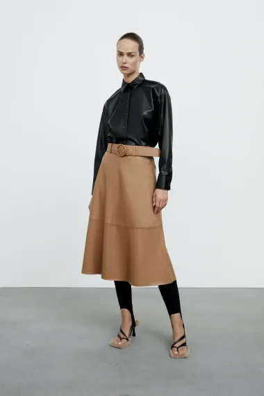 Za elegantan poslovni look, midi suknja uvijek je 'in'