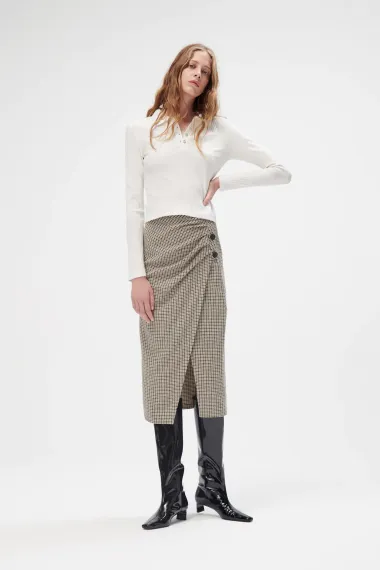 Za elegantan poslovni look, midi suknja uvijek je 'in'