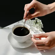 Sagorijevanje masnoća: Pomažu li kava i zeleni čaj zaista ubrzati metabolizam?