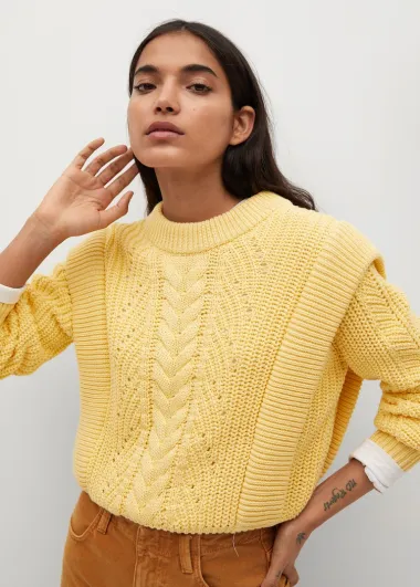 Od vunenih kaputa do trendi pletiva – Mango Outlet ima odlične komade za zimu