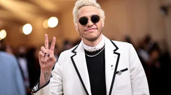Kako je Pete Davidson postao najpoželjniji (i najneočekivaniji) holivudski neženja?
