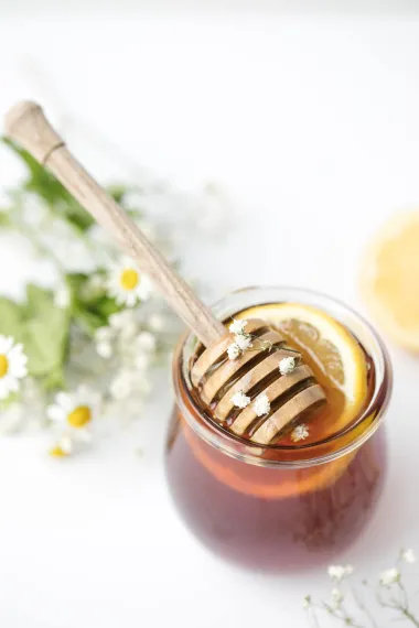 Muči te bolno grlo? Isprobaj ove prirodne lijekove koje bi odobrile i naše bake