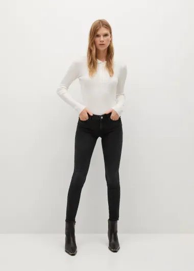 Crne traperice idu na sve, pa smo izdvojile super modele