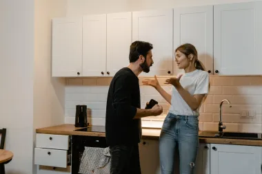 Muškarac se ponaša glupavo? Možda samo želi sakriti duboke emocije