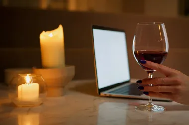Tanka je granica između uživanja u alkoholu i alkoholizma. Kako znati razliku?