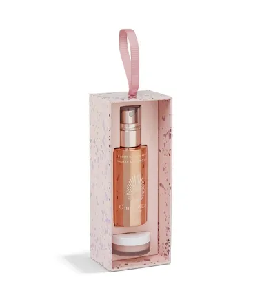 Ove godine ukrasi bor malo drugačijim kuglicama s hit beauty proizvodima