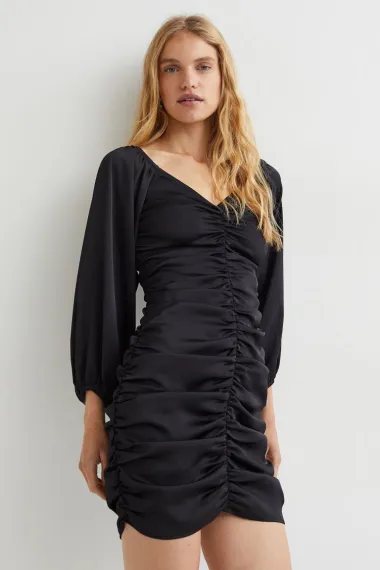 Crna je uvijek IN, a H&M ima bezvremenske komade koje želimo