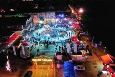 'Advent na kotačima' rasplesao Vinkovčane uz Daleku Obalu i Roberta Marekovića & Swingerse