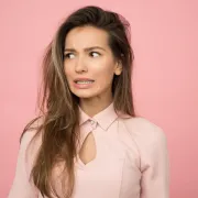 Muči te masna kosa? Isprobaj ove šampone