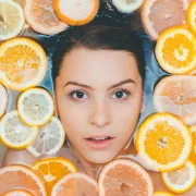 Zlatni standard: Najbolji proizvodi za kožu s vitaminom C