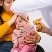 Nakit i djeca: Probušiti bebi uši ili treba pričekati da odraste?