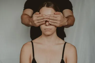 Emocionalno zlostavljanje u vezi: 'masnice' koje se ne vide, ali bole