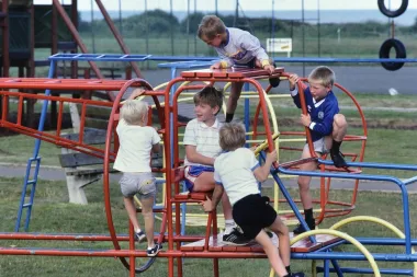 Jer 80-e su bile godine: Roditeljske metode kojima se danas čudimo