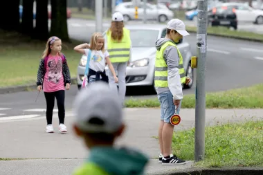 Bonton je itekako važan i u prometu: Kako djecu naučiti da se lijepo ponašaju u prometu