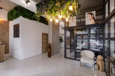 Olovke, gelovi i maskare BYE BYE jer Kallos studio predstavlja veganski lash&brow lift