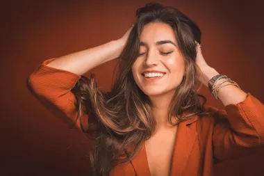 'Out' su obični, 'in' su obrnuti pramenovi! Evo kako postići ovaj look