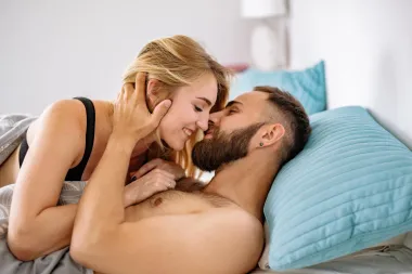 Vodopad: egzotična poza koja će probuditi strasti pod plahtama