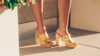 Vraća se retro trend - klompe. Hoćeš li ih nositi?