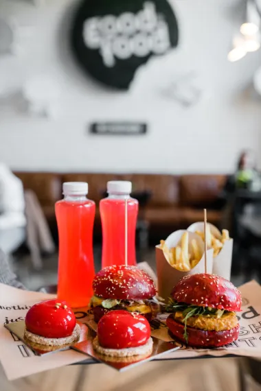 Crveno obojani burgeri i sushiji najbolja su pozivnica za Valentinovo u Palmotićevu 2