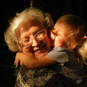 Kako postaviti granice s bakama i djedovima i imati mir u obitelji?