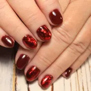 Tie-dye mramorni nokti trenutno su hit na Instagramu. Evo kako ih nositi
