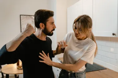 Ako primijetiš ovih 7 karakteristika, moguće je da imaš posla sa sociopatom