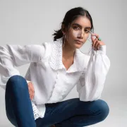 Bijela bluza je 'must-have' komad koji nikad ne izlazi iz mode