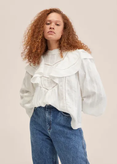 Bijela bluza je 'must-have' komad koji nikad ne izlazi iz mode