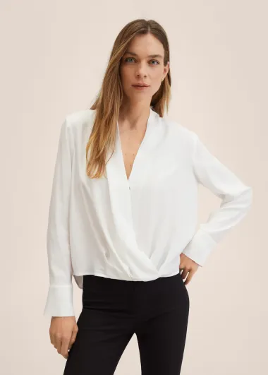 Bijela bluza je 'must-have' komad koji nikad ne izlazi iz mode