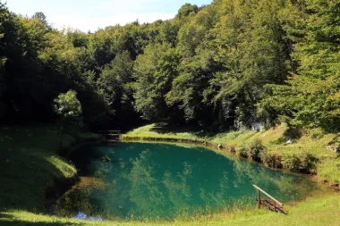 Idealna lokacija za romantičare: Jezero u obliku srca u blizini Ogulina u koje smo se zaljubile
