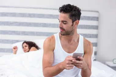 Cyber izdaja: Znakovi da te partner vara online