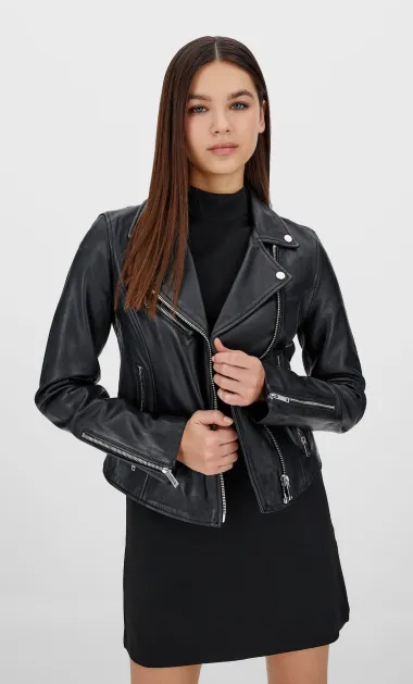 Tražiš jaknu za prijelazno razdoblje? Stradivarius ima super modele