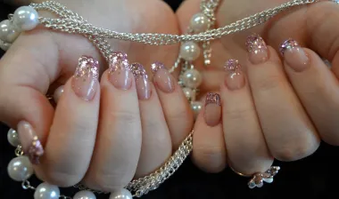 'Dazzle nails' - manikura koja će tvojim rukama dati dašak glamura