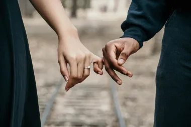 Parovi koji su sretni u vezi čine ovih osam stvari drugačije