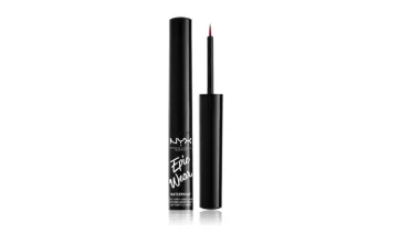Crveni tuš za oči - novi beauty trend. Hoćeš li ga probati?