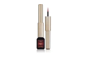 Crveni tuš za oči - novi beauty trend. Hoćeš li ga probati?