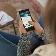 Spopala te želja da mu 'prekopaš' mobitel? Evo zašto je to loša ideja