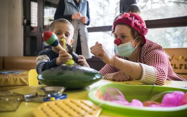 Smijeh kao lijek: Kako klaundoktorica Petra na bolničke odjele donosi radost